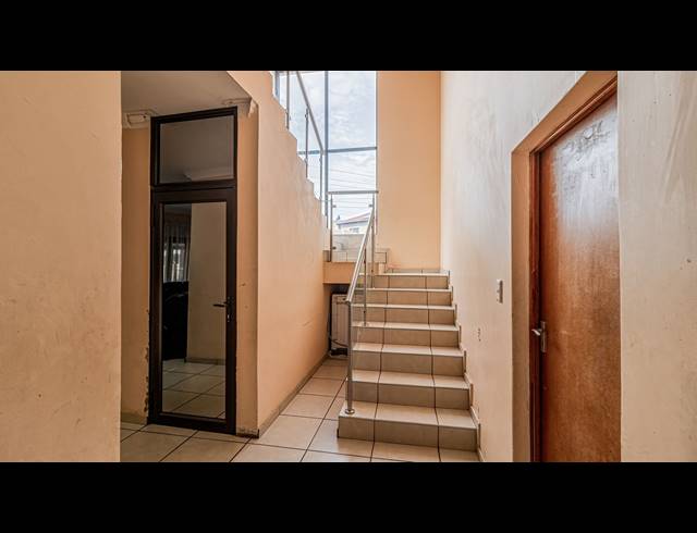 6 BEDROOM HOUSE FOR SALE IN PARKRAND